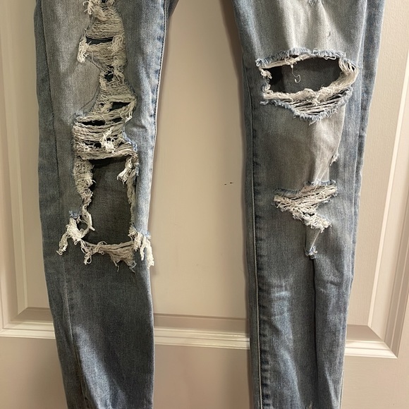 American Eagle size 6 distressed blue ripped jeans - Picture 3 of 6